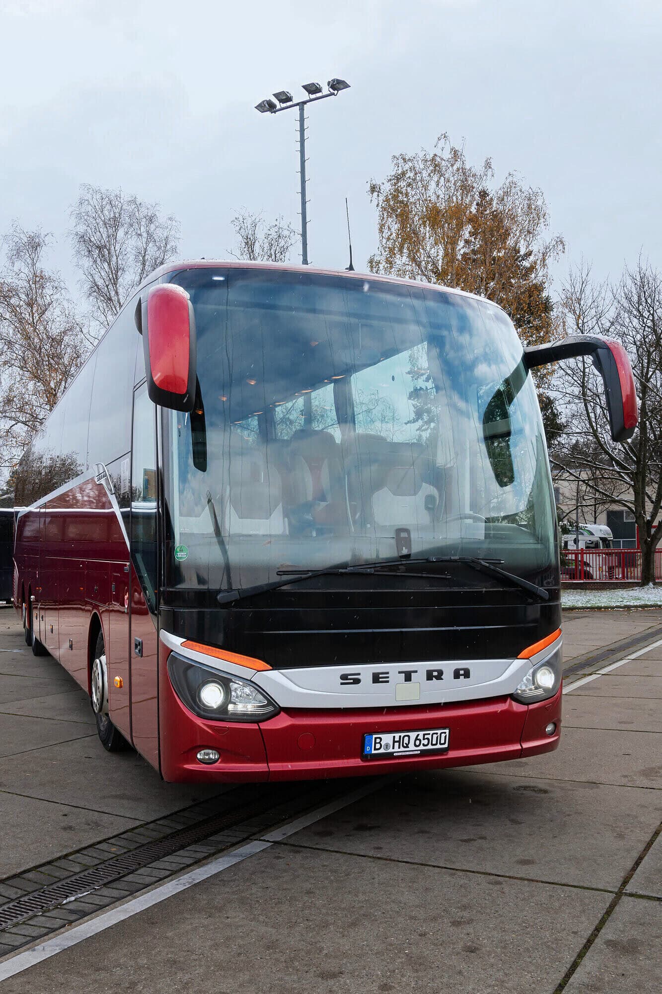 Reisebus von BerlinBus.DE von vorn