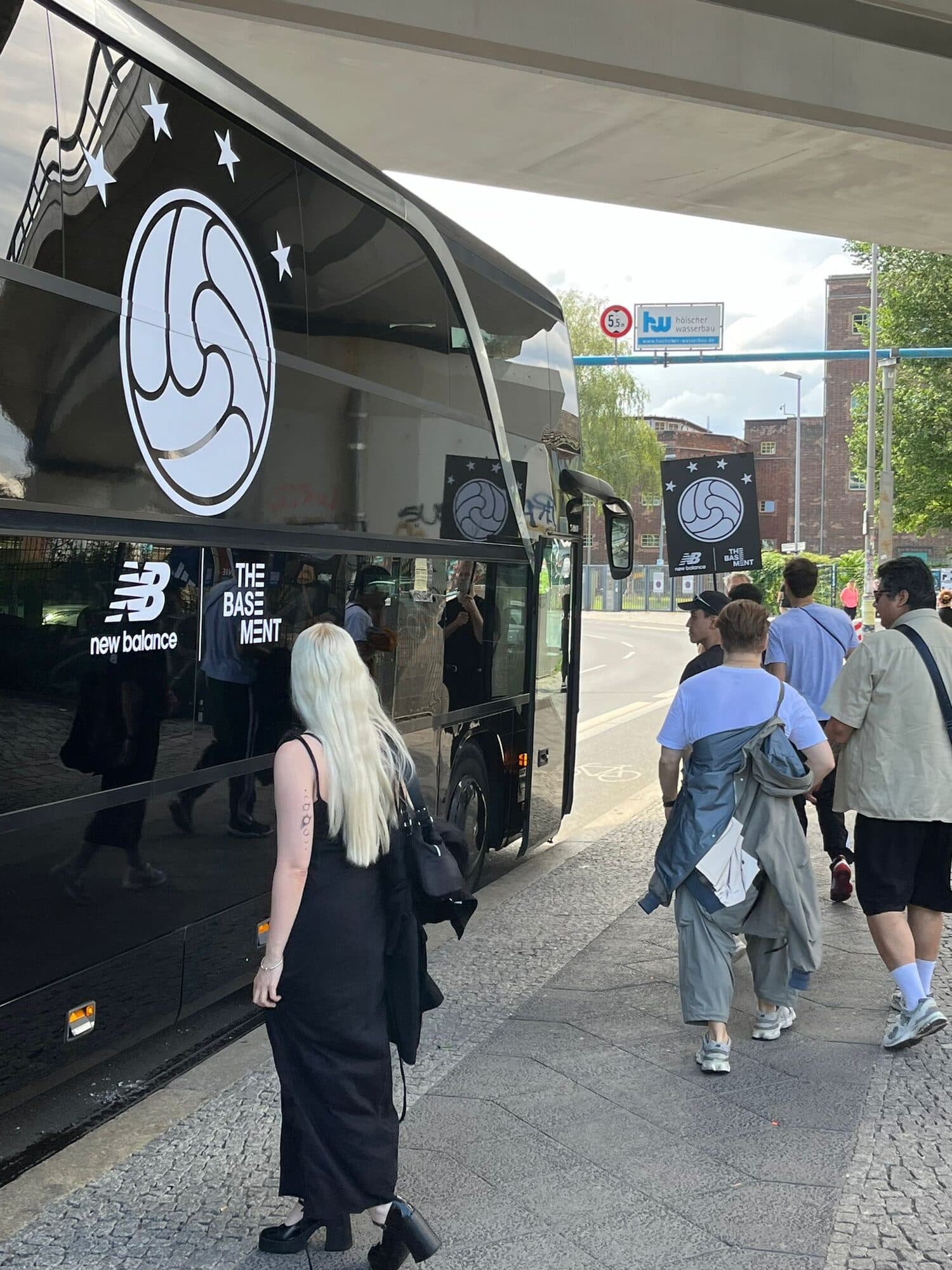 Guests boarding a BerlinBus.DE bus at an event